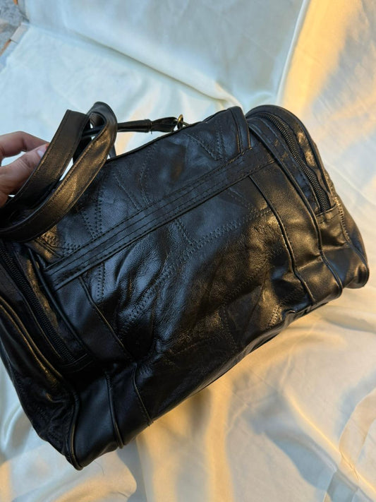 CLASSIC BLACK LEATHER HANDBAG