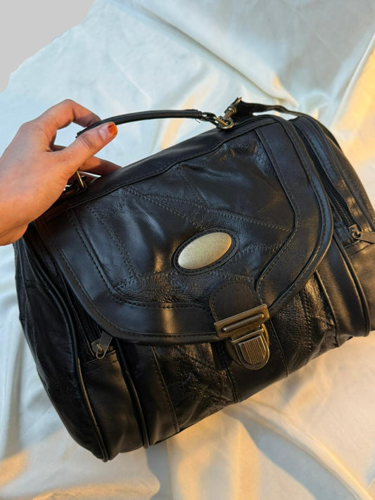 CLASSIC BLACK LEATHER HANDBAG